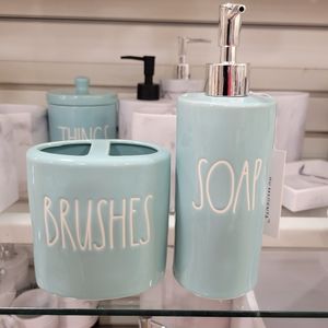 Aqua soap dispenser & toothbrush holder make-up